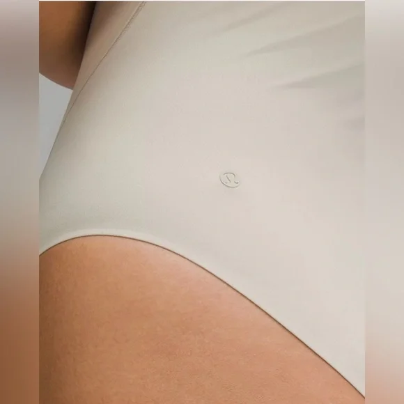 Lululemon Wundermost High-Neck Bodysuit in Mojave Tan size L Great Condition! - Picture 3 of 9